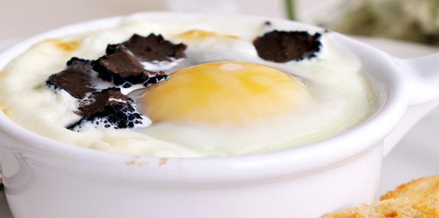 Oeuf cocotte à la truffe noire et au foie gras